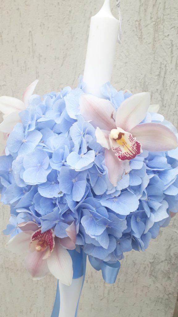 lumanare botez hortensie bleu si orhidee cymbidium scaled